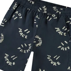 Avart Shorts Smile Words><noscript><img width=