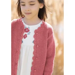 Krämfärgad Blus med Blomsterbroderi><noscript><img width=