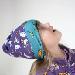Reversible beanie with badger, fox and Fall leaves Loganberry>Småfolk Online