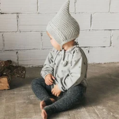 Stickad Babymössa Grå><noscript><img width=
