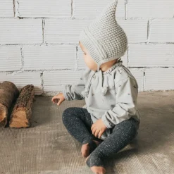 Stickad Babymössa Grå><noscript><img width=
